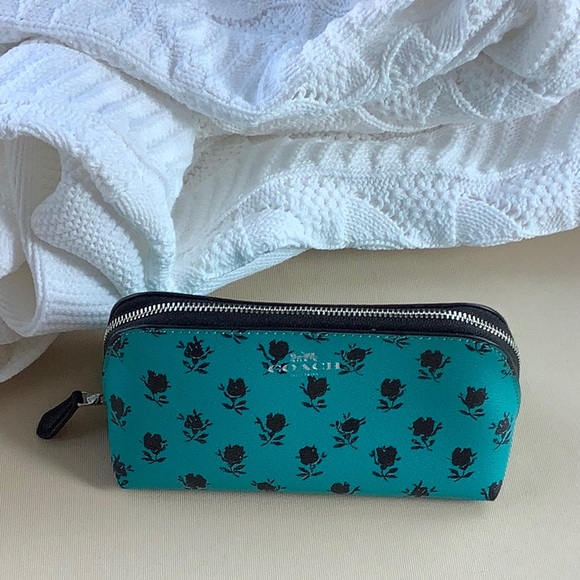NWT Coach Cosmetic Case - Picture 1 of 5